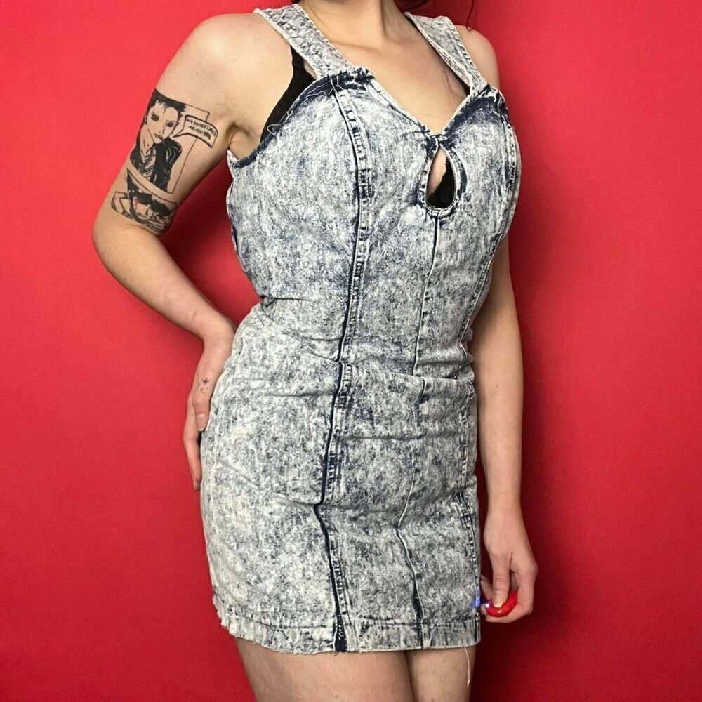 Light blue denim body on mini dress​​​​​​​​​​​
